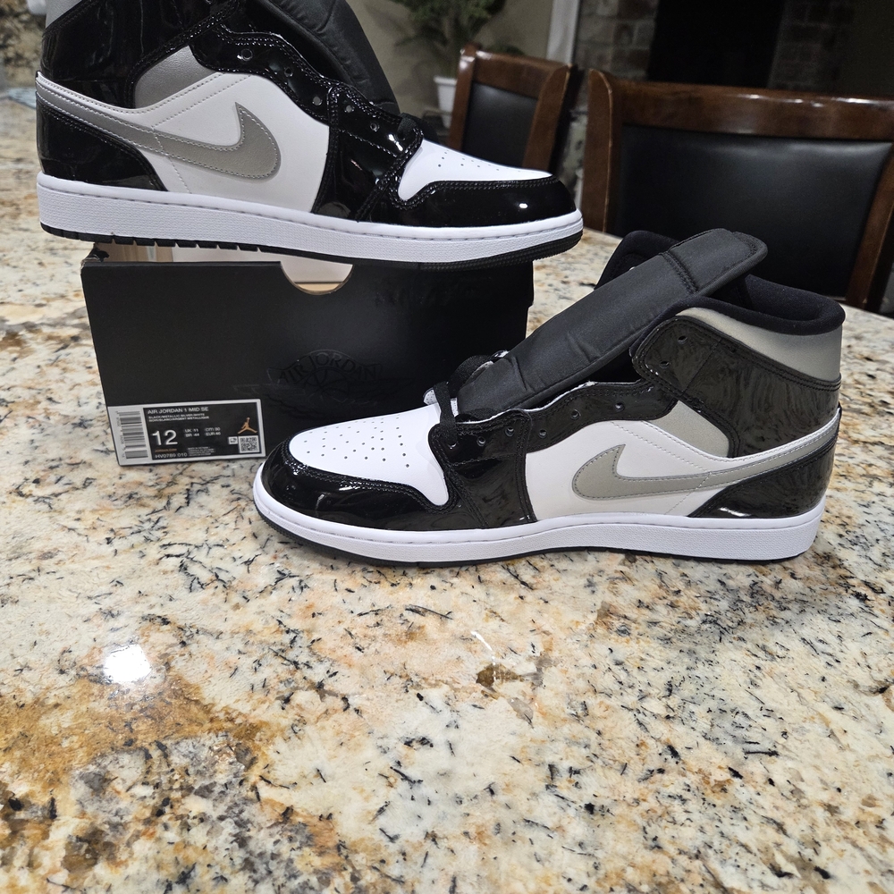 Nike Air Jordan 1 Mid SE Black Patent, Silver, White Men's Size 12 HV0789-010 - Picture 3 of 8